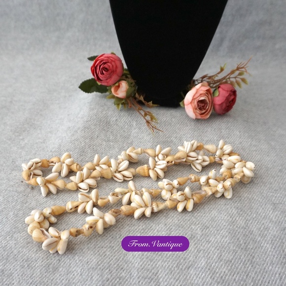 🐚 VINTAGE [Handmade] Genuine White & Cream Colour Seashells Necklace 📿 - Picture 2 of 5